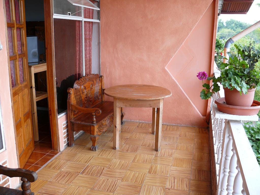 Hotel Playa Linda Panajachel Habitación foto